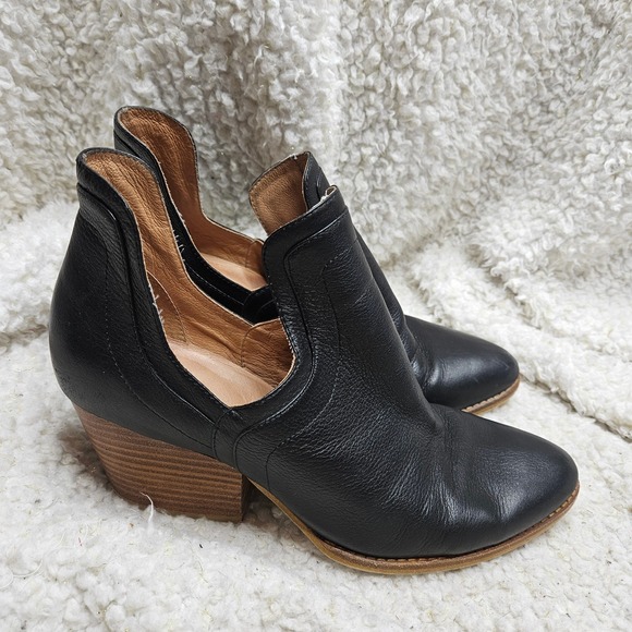 Silent D Winifred Black Leather Side Cutout Booties sz 40‎ - Picture 1 of 11